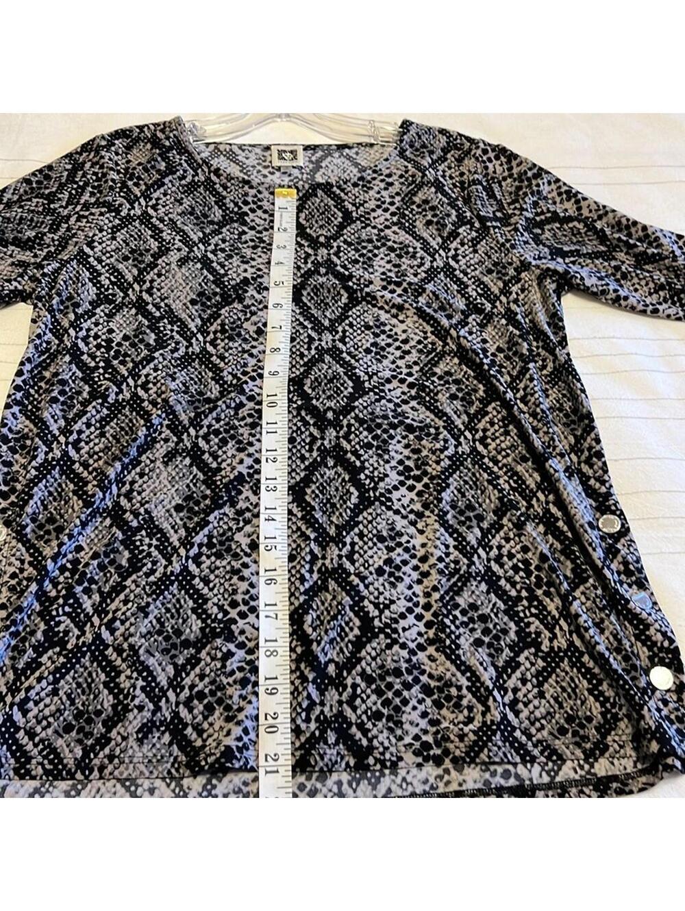 Anne Klein Black Gray Blouse Women's Medium Decorative Side Buttons Career Top - Picture 4 of 9